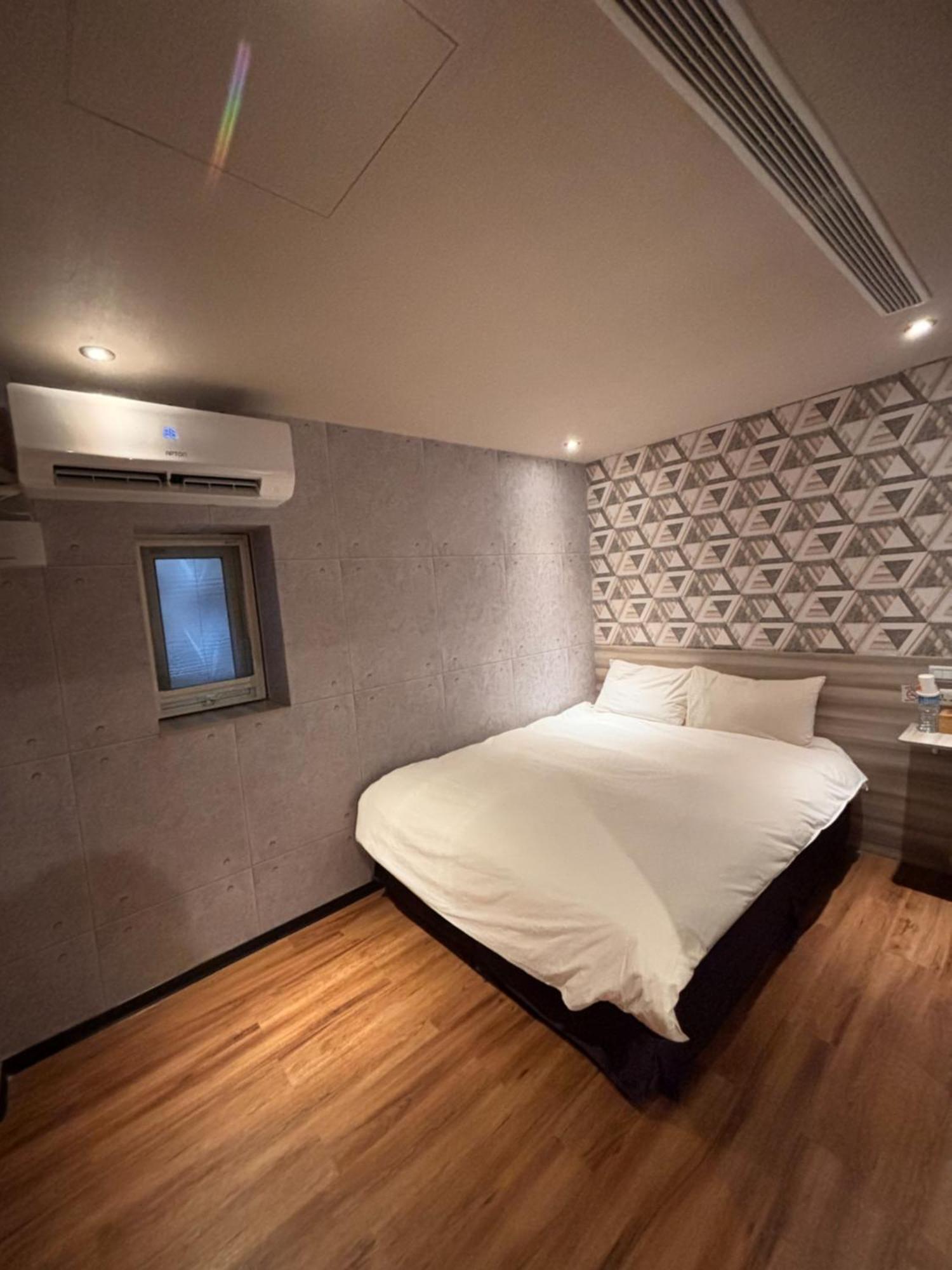Smile Comma Bed & Breakfast ไทเป ภายนอก รูปภาพ